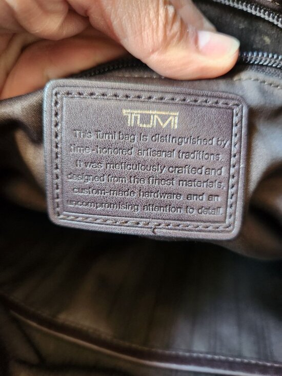 Tumi 12 Inch Brown Leather Crossbody Adjustable Bag - Picture 10 of 11